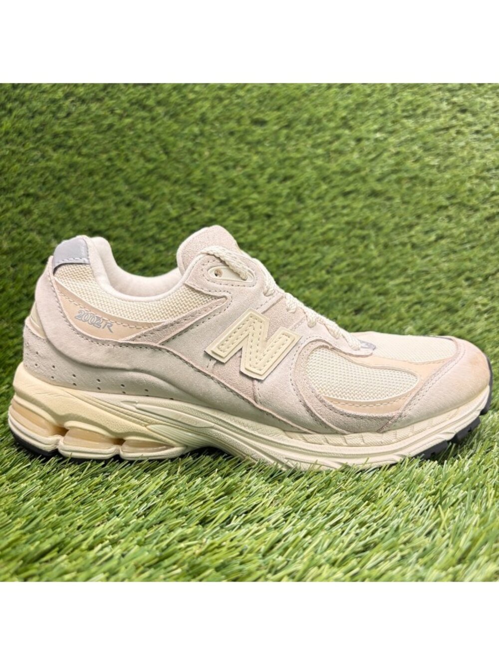 New Balance 2002R Womens Size 6 Taupe Athletic Running Walking Shoes Sneakers